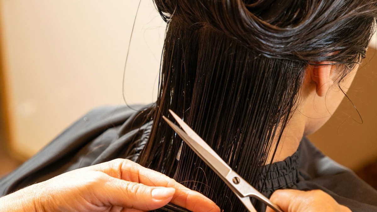 5 Annoying Things You Do That Your Hair Stylist Hates