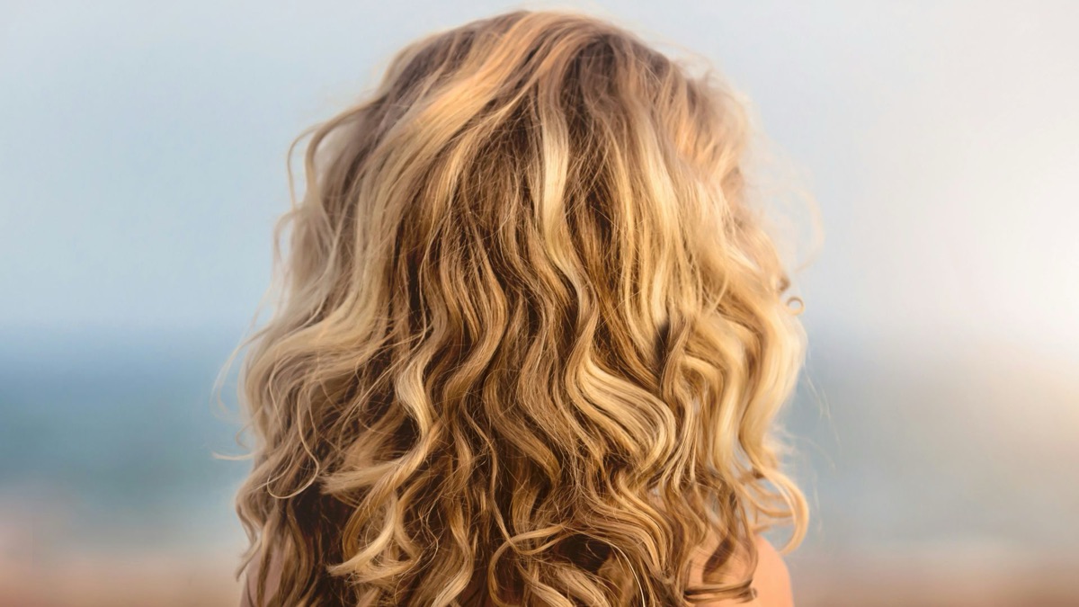 5 Essential Tips To Care For Wavy Hair