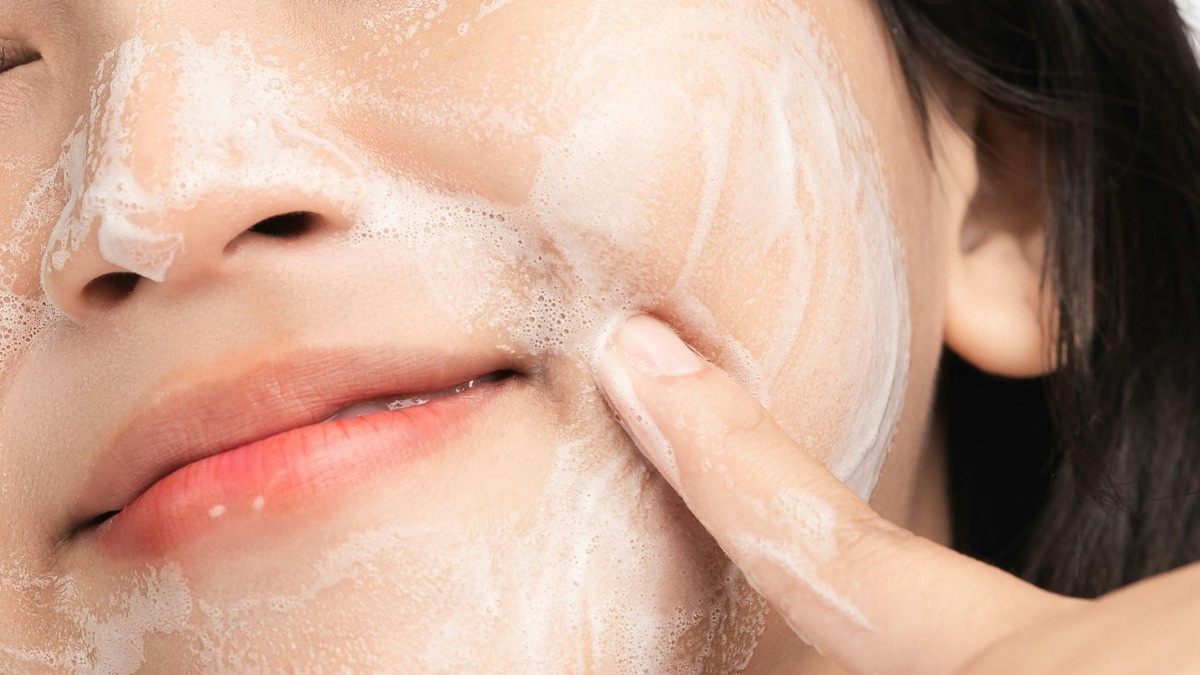 5 Everyday Mistakes That Destroy Your Skin